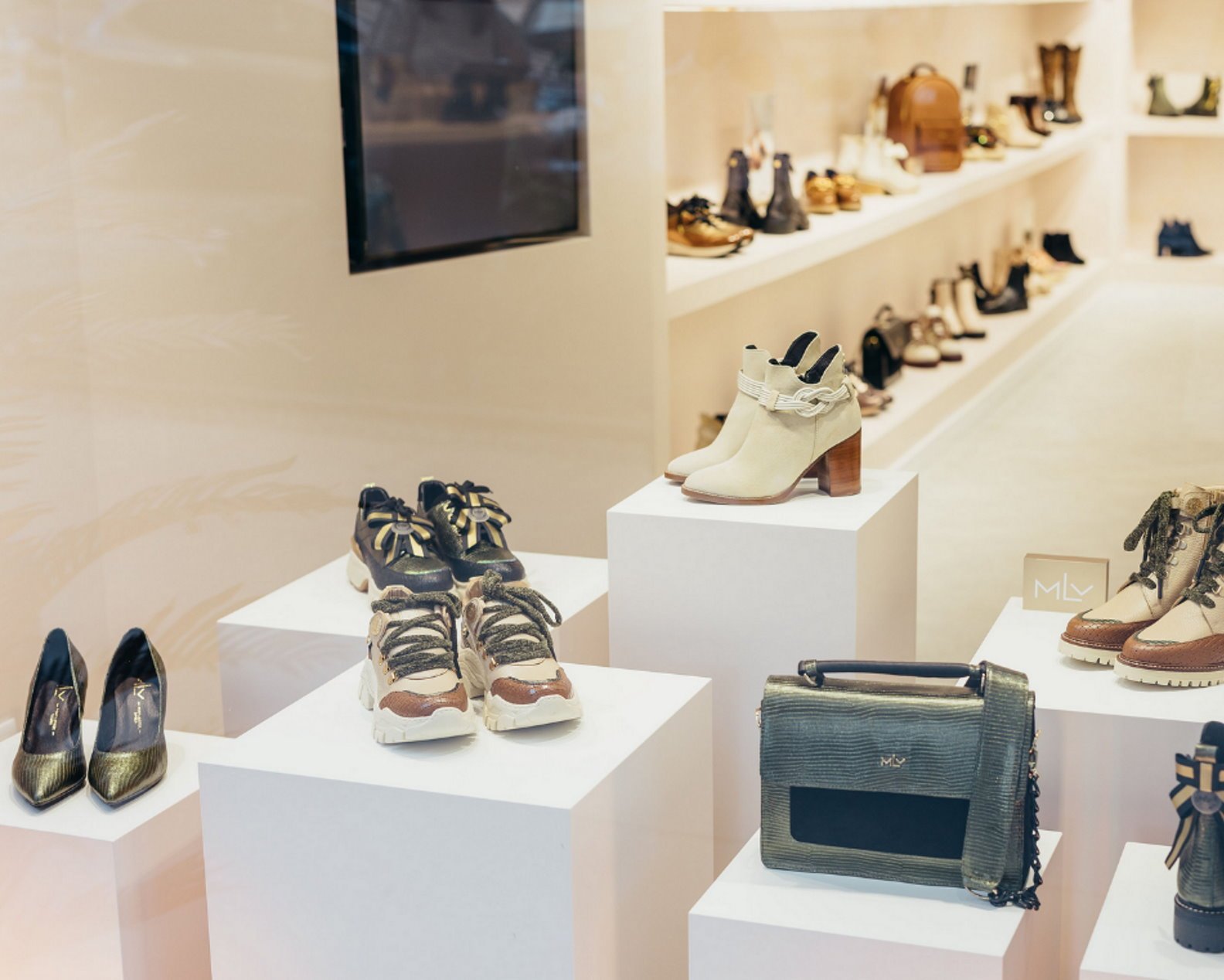 MLV Shoes arrives in Lisbon